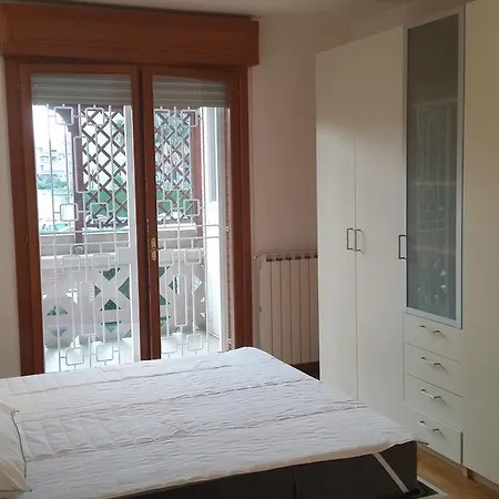 Aurelia Vatican House شقة