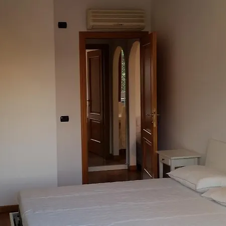 Aurelia Vatican House شقة *
